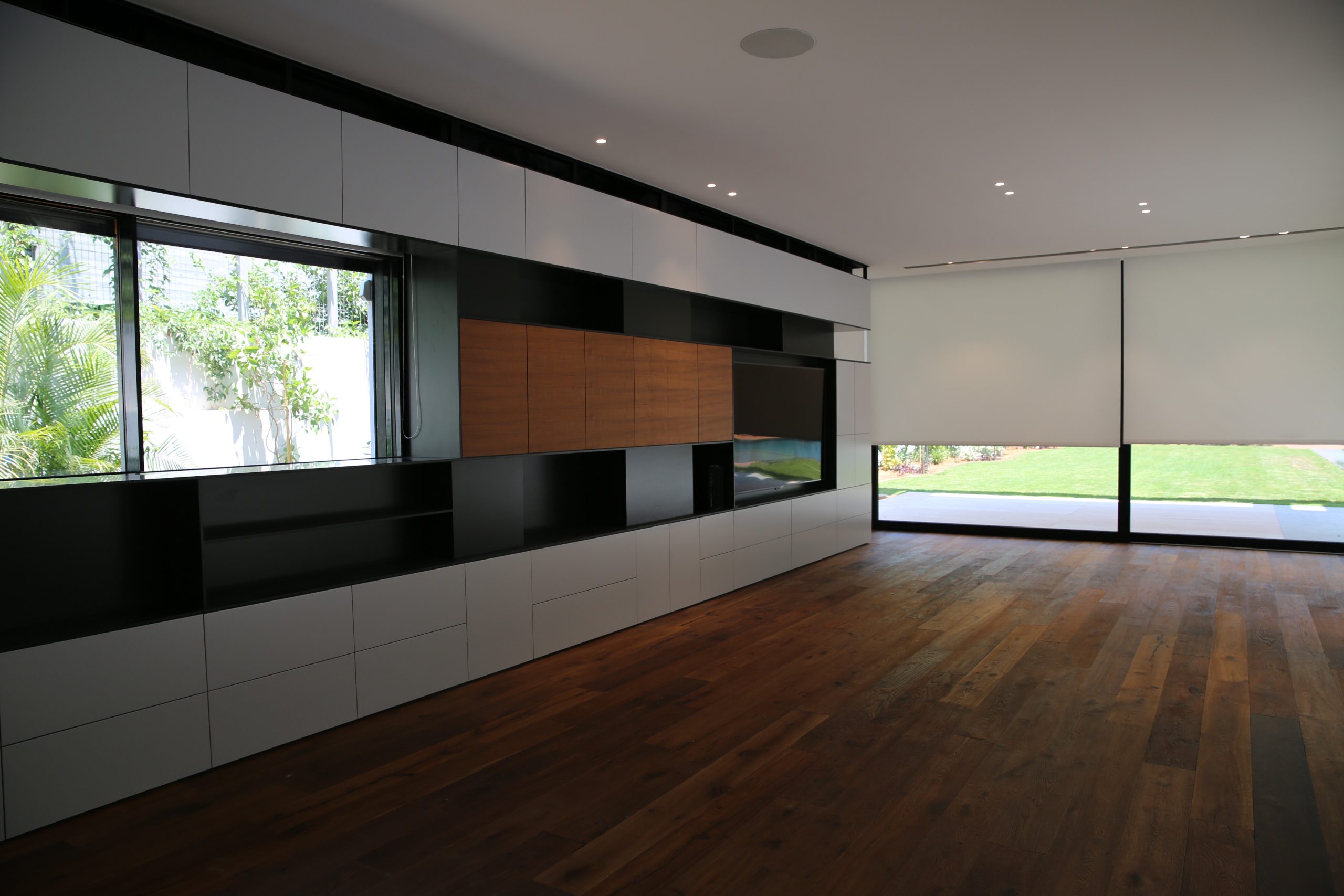 Luxury Flooring Options in Israel: Comparing Marble, Wood, and Stone Materials